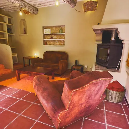 Holiday home Maison Provencale Avec Jardin Velleron